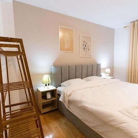 Light-2 Lovely Apartment In 地拉那 外观 照片