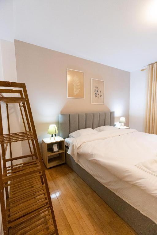 Light-2 Lovely Apartment In 地拉那 外观 照片